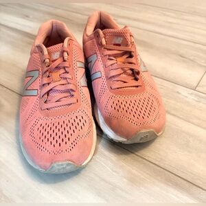 Womens New Balance running shoe. Size 8.